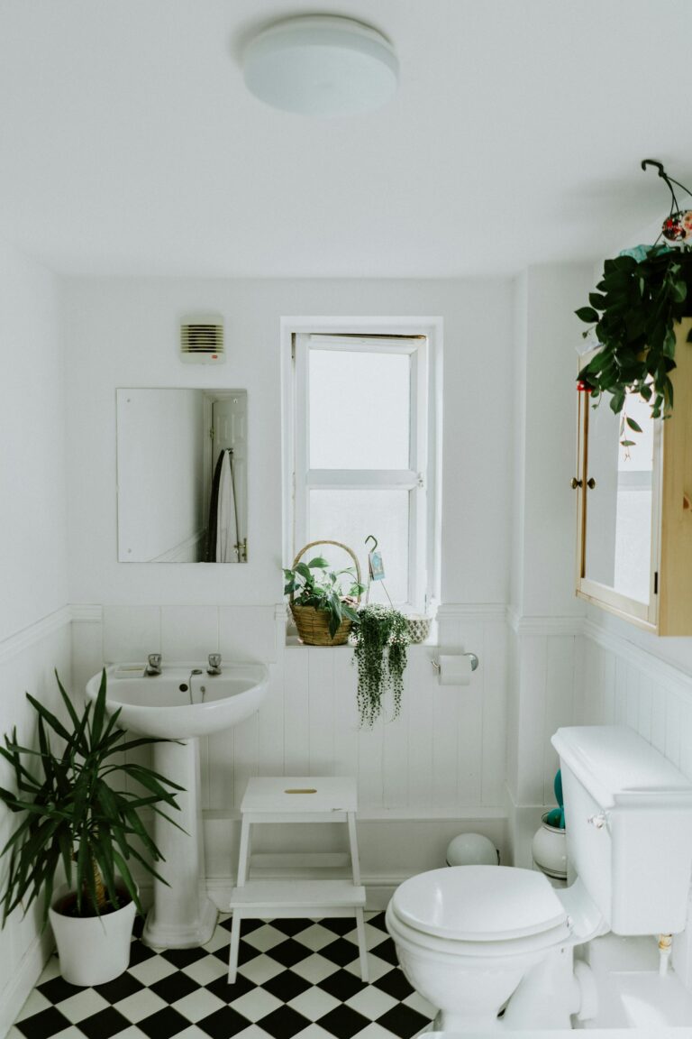 Nên mua lavabo đặt bàn, âm bàn hay treo tường? Ưu nhược điểm từng loại