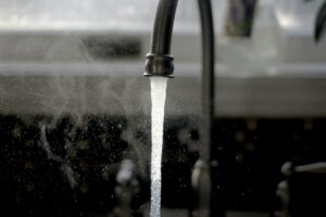 Cách bảo quản phụ kiện inox nhà tắm, nhà bếp để không bị gỉ sét