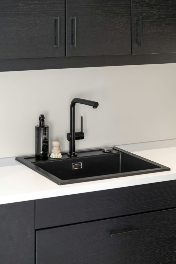 Lắp đặt chậu rửa chén inox và chậu nano